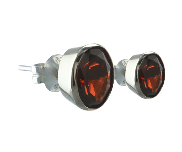 18KT WHITE GOLD EARRING PAIR SET WITH 02 GARNETS 

